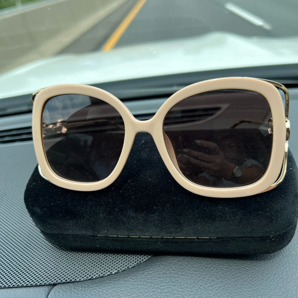 Gucci luxurious oversized sunglasses ⭐️⭐️⭐️
